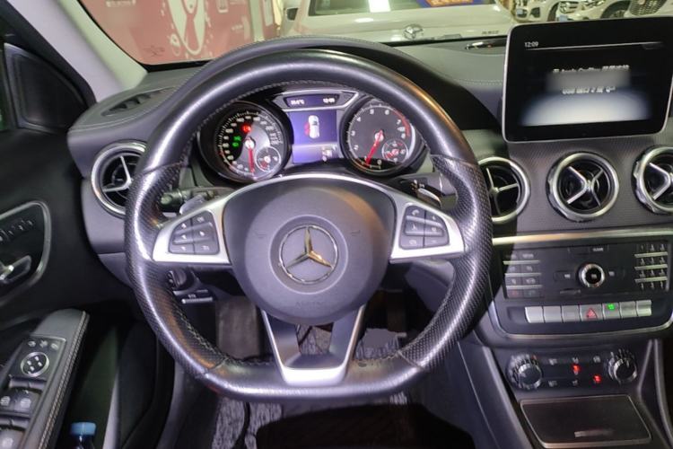 Used Mercedes-Benz GLA 2019 GLA 200 Fashion Model Steering Wheel