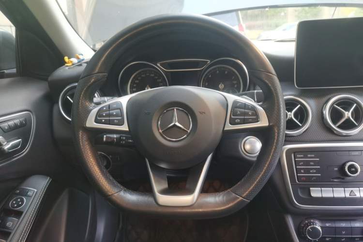 Used Mercedes-Benz GLA 2019 GLA 200 Dynamic Edition Steering Wheel