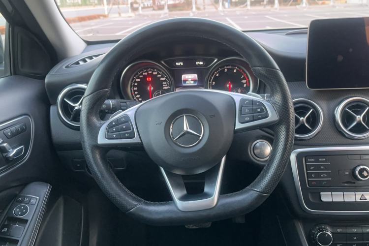 Used Mercedes-Benz GLA 2019 GLA 200 Fashion Model Steering Wheel