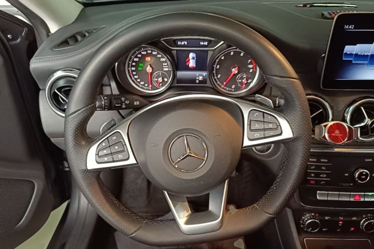 Used Mercedes-Benz GLA 2019 GLA 200 Fashion Model Steering Wheel