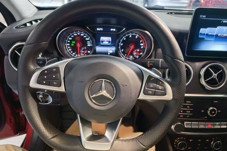 Used Mercedes-Benz GLA 2019 GLA 200 Fashion Model Steering Wheel