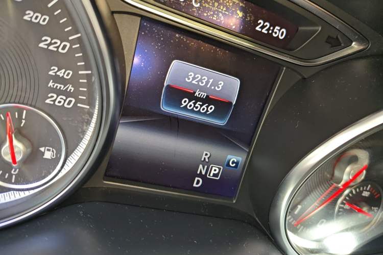 Used Mercedes-Benz GLA 2019 GLA 200 Fashion Model Odometer Close Up