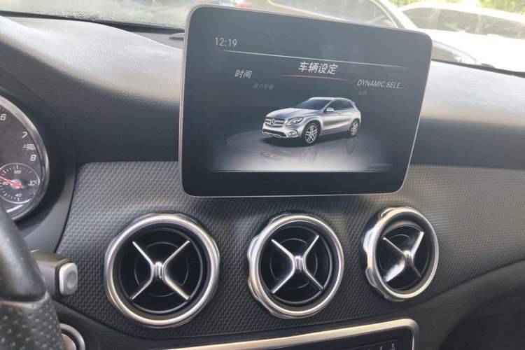 Used Mercedes-Benz GLA 2019 GLA 200 Dynamic Edition Audio And AC Panel