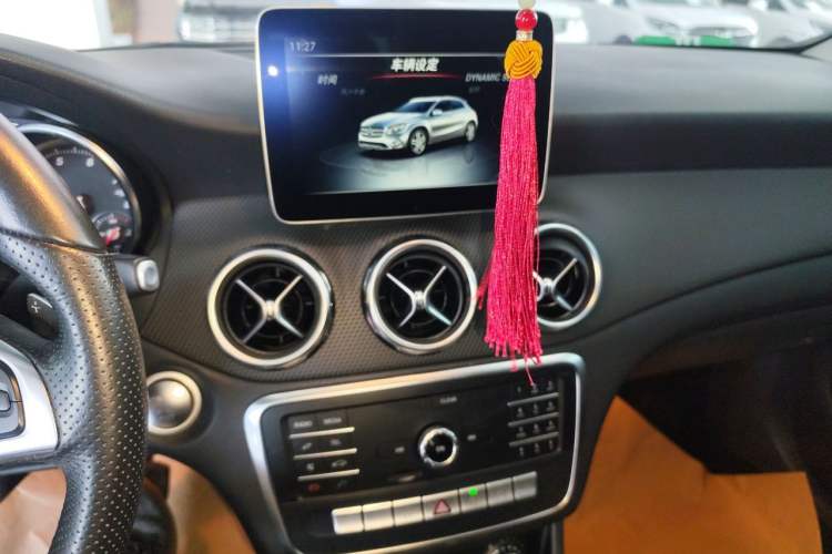 Used Mercedes-Benz GLA 2019 GLA 200 Dynamic Edition Audio And AC Panel