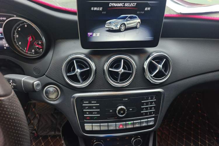 Used Mercedes-Benz GLA 2019 GLA 220 4MATIC Sport Edition Audio And AC Panel