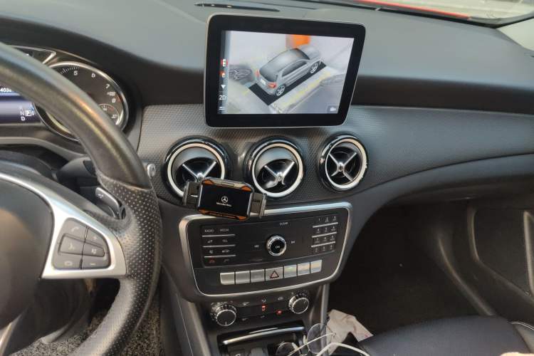 Used Mercedes-Benz GLA 2019 GLA 200 Dynamic Edition Audio And AC Panel