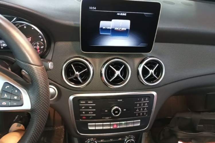 Used Mercedes-Benz GLA 2019 GLA 200 Dynamic Edition Audio And AC Panel