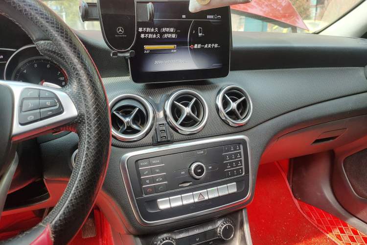Used Mercedes-Benz GLA 2019 GLA 200 Dynamic Edition Audio And AC Panel