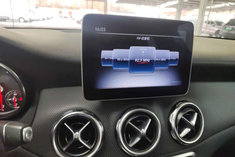 Used Mercedes-Benz GLA 2019 GLA 200 Dynamic Edition Audio And AC Panel