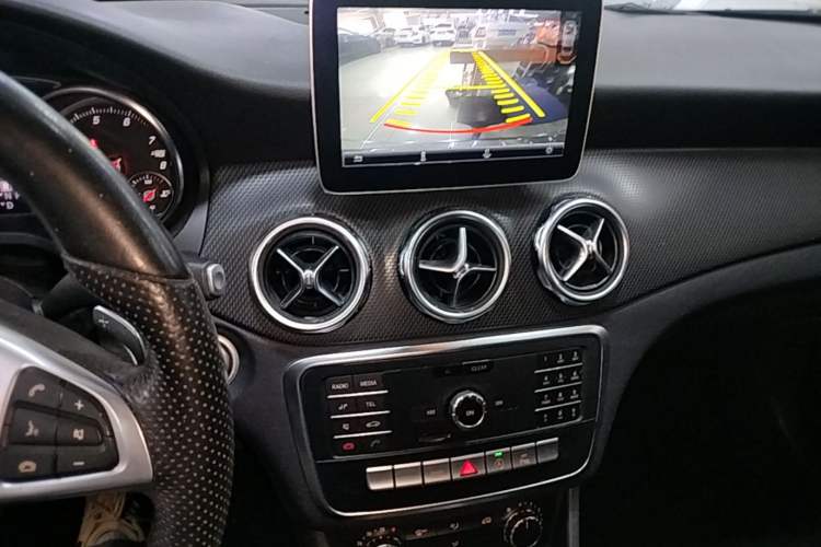 Used Mercedes-Benz GLA 2019 GLA 200 Dynamic Edition Audio And AC Panel