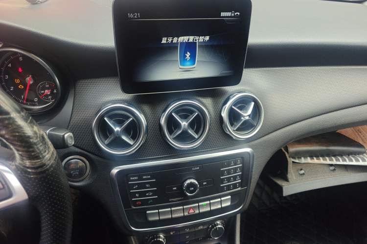 Used Mercedes-Benz GLA 2019 GLA 200 Dynamic Edition Audio And AC Panel