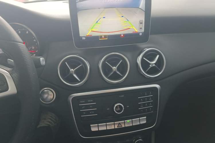 Used Mercedes-Benz GLA 2019 GLA 200 Dynamic Edition Audio And AC Panel