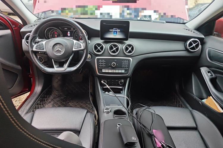 Used Mercedes-Benz GLA 2019 GLA 200 Dynamic Edition Center Console