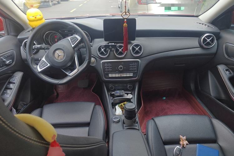 Used Mercedes-Benz GLA 2019 GLA 200 Dynamic Edition Center Console