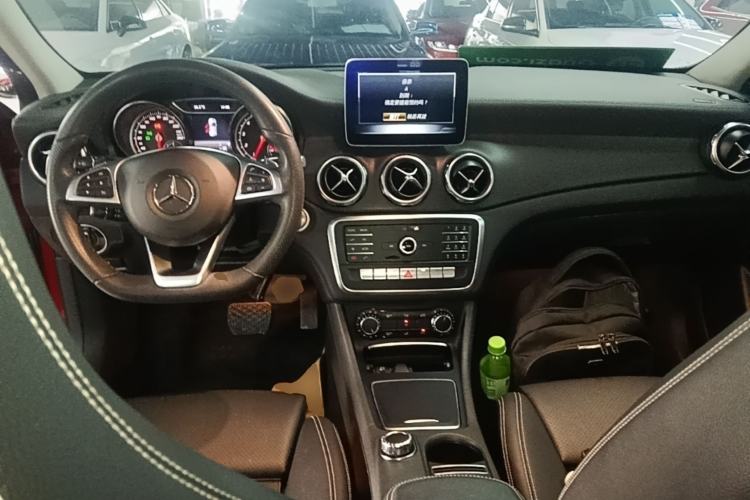 Used Mercedes-Benz GLA 2019 GLA 200 Fashion Model Center Console