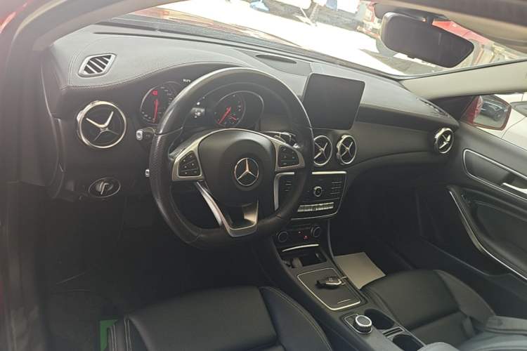 Used Mercedes-Benz GLA 2019 GLA 200 Fashion Model Center Console