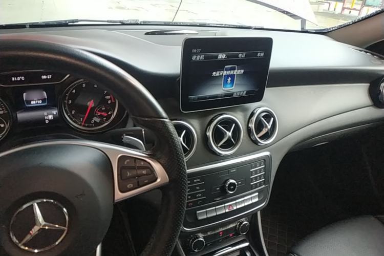 Used Mercedes-Benz GLA 2019 GLA 200 Dynamic Edition Center Console