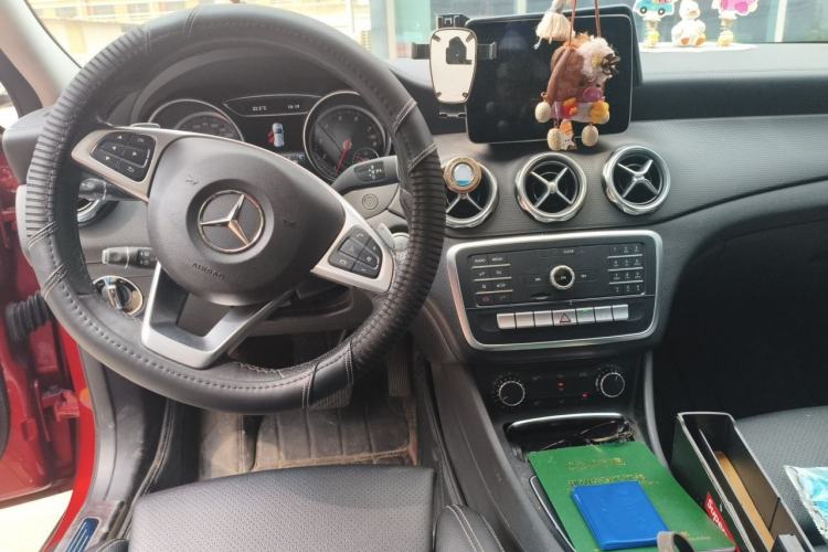 Used Mercedes-Benz GLA 2019 GLA 200 Fashion Model Center Console
