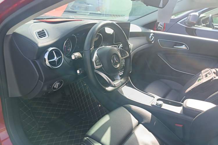 Used Mercedes-Benz GLA 2019 GLA 200 Fashion Model Center Console