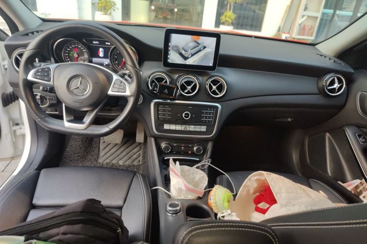 Used Mercedes-Benz GLA 2019 GLA 200 Dynamic Edition Center Console