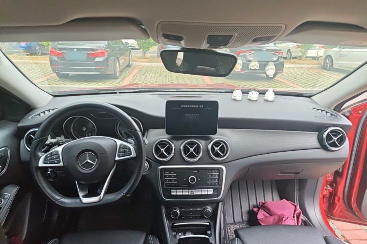 Used Mercedes-Benz GLA 2019 GLA 200 Dynamic Edition Center Console