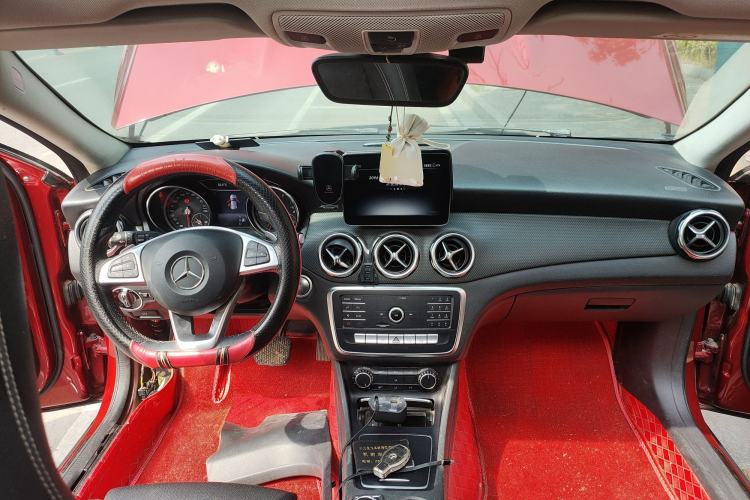 Used Mercedes-Benz GLA 2019 GLA 200 Dynamic Edition Center Console