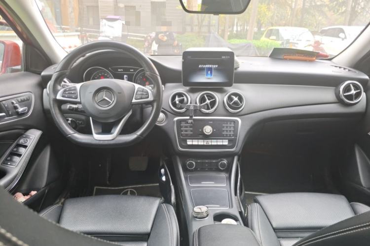 Used Mercedes-Benz GLA 2019 GLA 200 Dynamic Edition Center Console