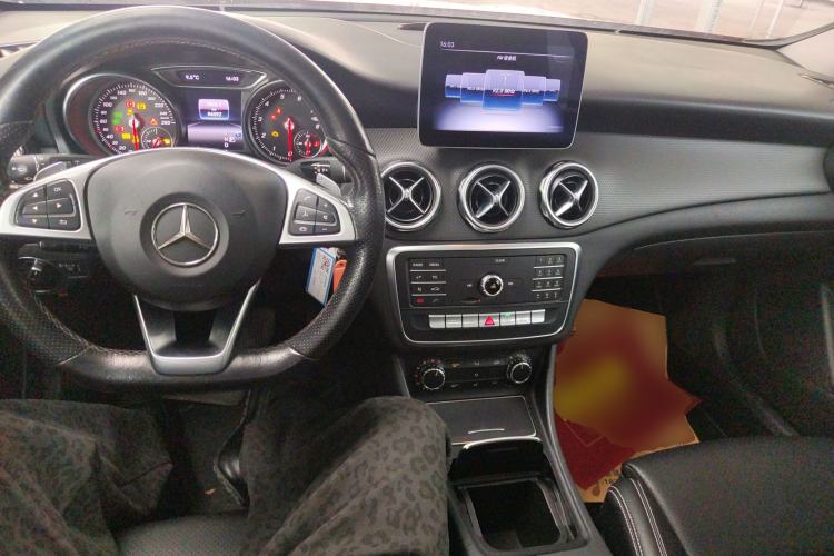 Used Mercedes-Benz GLA 2019 GLA 200 Dynamic Edition Center Console