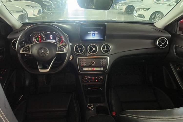 Used Mercedes-Benz GLA 2019 GLA 200 Fashion Model Center Console