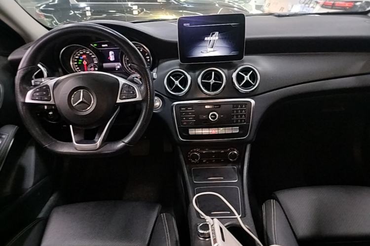 Used Mercedes-Benz GLA 2019 GLA 200 Dynamic Edition Center Console