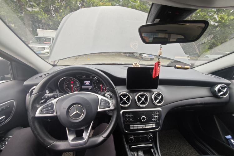 Used Mercedes-Benz GLA 2019 GLA 200 Fashion Model Center Console