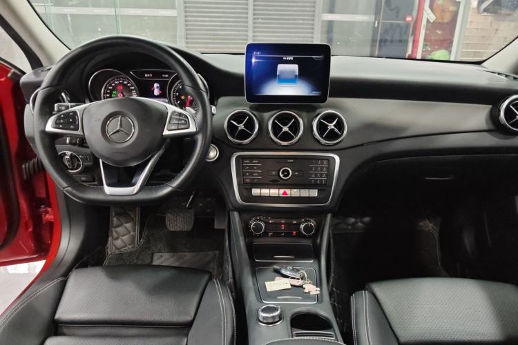 Used Mercedes-Benz GLA 2019 GLA 200 Dynamic Edition Center Console