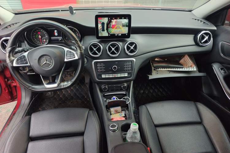 Used Mercedes-Benz GLA 2019 GLA 200 Dynamic Edition Center Console