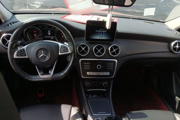 Used Mercedes-Benz GLA 2019 GLA 200 Fashion Model Center Console