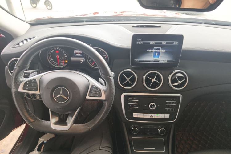 Used Mercedes-Benz GLA 2019 GLA 200 Fashion Model Center Console