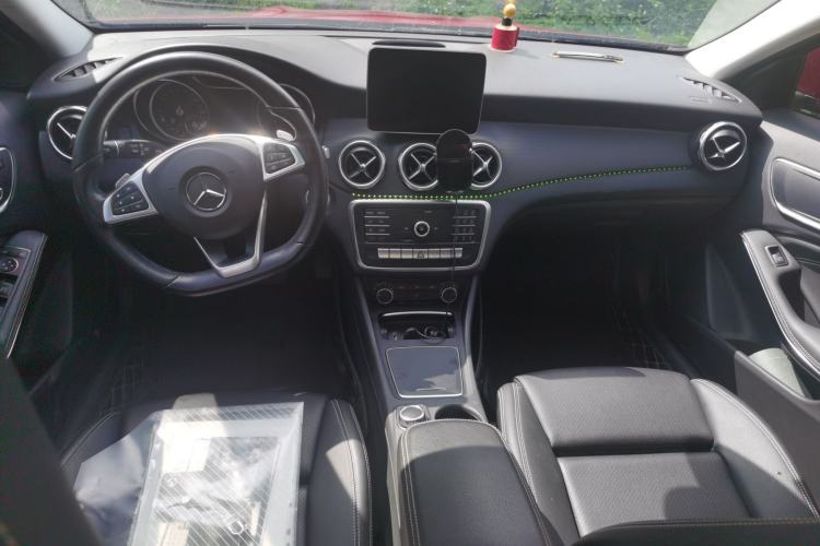 Used Mercedes-Benz GLA 2019 GLA 200 Dynamic Edition Center Console