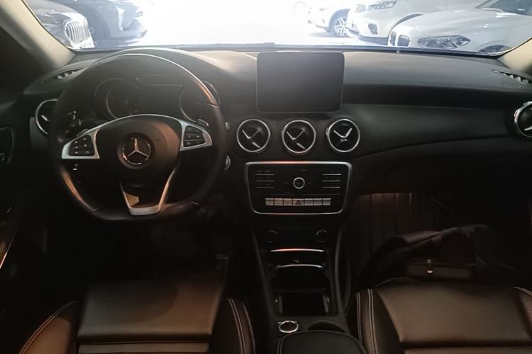 Used Mercedes-Benz GLA 2019 GLA 200 Fashion Model Center Console