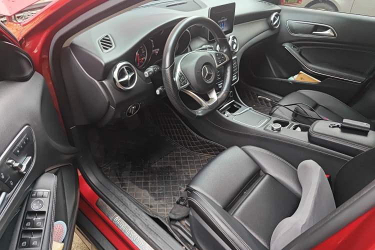 Used Mercedes-Benz GLA 2019 GLA 200 Dynamic Edition Driver Seat
