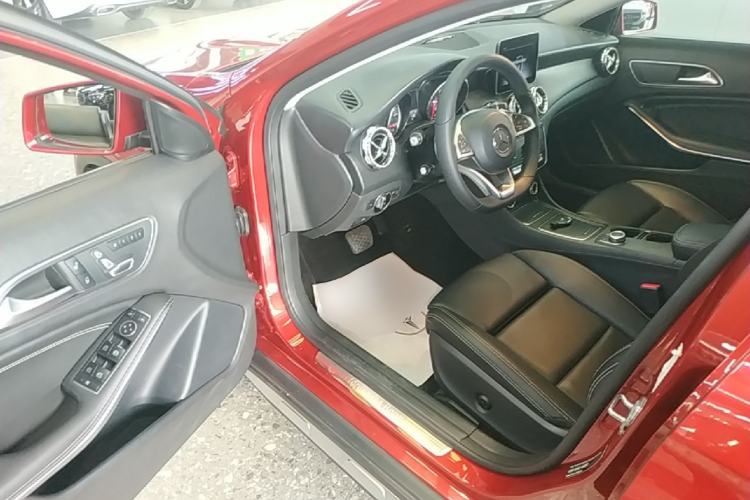 Used Mercedes-Benz GLA 2019 GLA 200 Dynamic Edition Driver Seat
