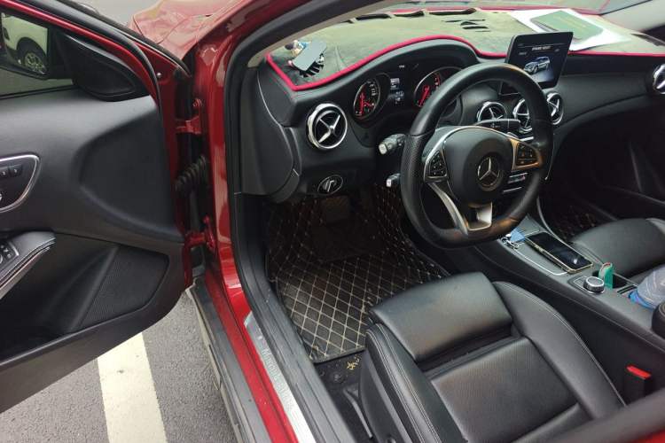 Used Mercedes-Benz GLA 2019 GLA 220 4MATIC Sport Edition Driver Seat