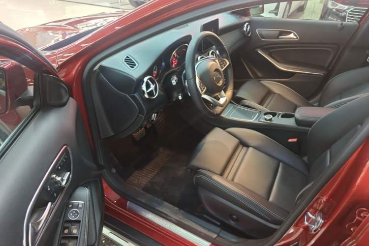 Used Mercedes-Benz GLA 2019 GLA 200 Dynamic Edition Driver Seat