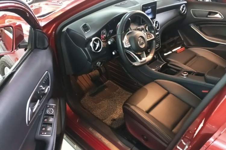 Used Mercedes-Benz GLA 2019 GLA 200 Dynamic Edition Driver Seat