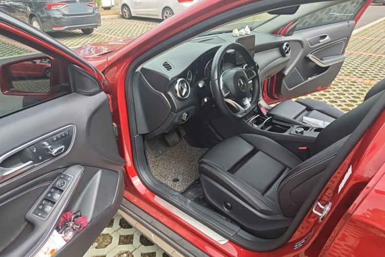 Used Mercedes-Benz GLA 2019 GLA 200 Dynamic Edition Driver Seat