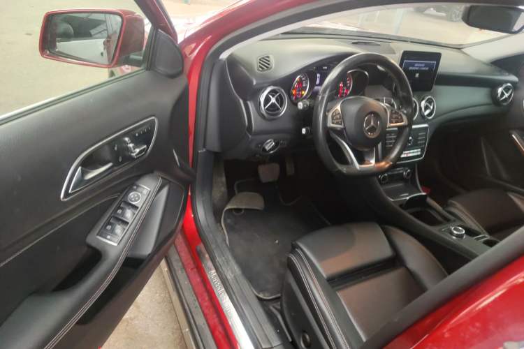 Used Mercedes-Benz GLA 2019 GLA 200 Dynamic Edition Driver Seat