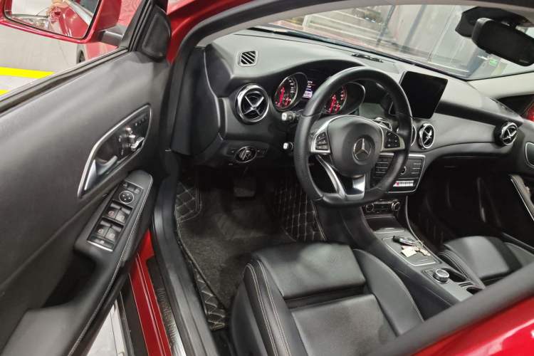 Used Mercedes-Benz GLA 2019 GLA 200 Dynamic Edition Driver Seat