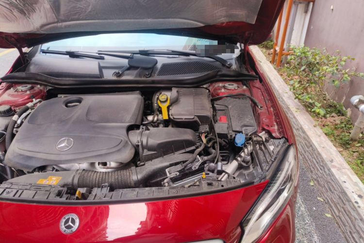 Used Mercedes-Benz GLA 2019 GLA 200 Fashion Model Engine Bay Left