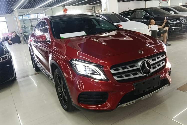 Used Mercedes-Benz GLA 2019 GLA 200 Fashion Model Front Right 45 Deg