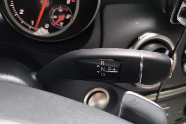 Used Mercedes-Benz GLA 2019 GLA 200 Fashion Model Gear Lever