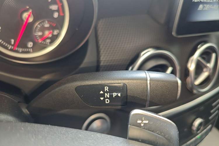 Used Mercedes-Benz GLA 2019 GLA 200 Fashion Model Gear Lever