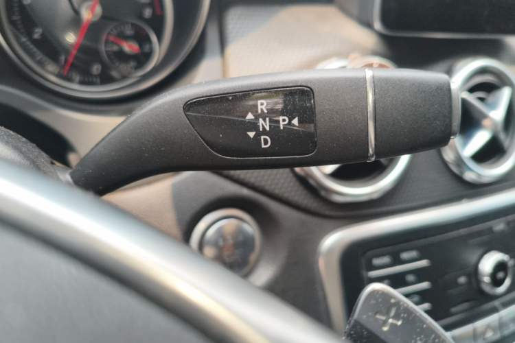 Used Mercedes-Benz GLA 2019 GLA 200 Fashion Model Gear Lever